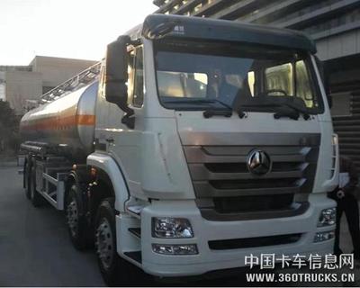 中國I代智能卡車豪沃T7H 驅(qū)動危化品運(yùn)輸行業(yè)安全與效率新升級